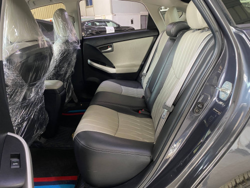 Toyota Prius 2012 option 2 ទេីបតែចូលស្តុកថ្មី តម្លៃល្អ បង់រំលស់សិក្សា១៥នាទីដកឡាន