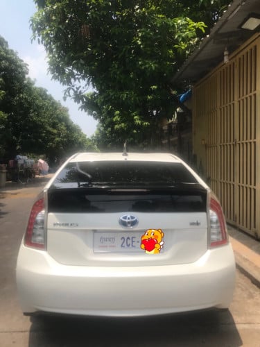 Toyota Prius 2012 option 3 ម្ចាស់ដើម ទើបជិះលក់ចង់ដូរសេរី