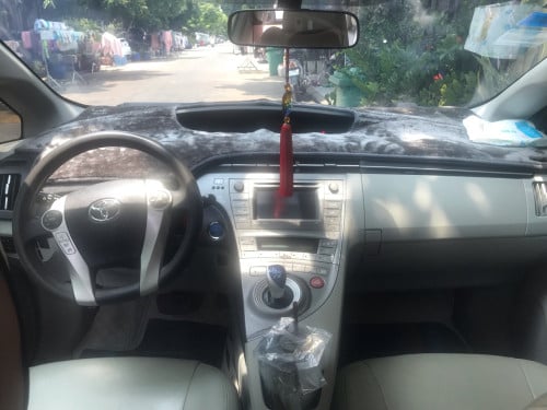 Toyota Prius 2012 option 3 ម្ចាស់ដើម ទើបជិះលក់ចង់ដូរសេរី