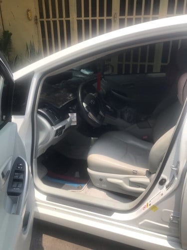 Toyota Prius 2012 option 3 ម្ចាស់ដើម ទើបជិះលក់ចង់ដូរសេរី