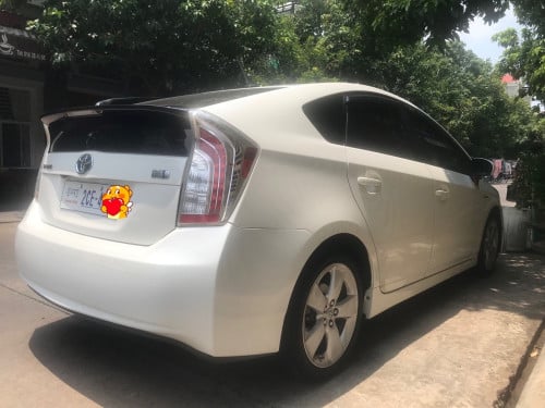 Toyota Prius 2012 option 3 ម្ចាស់ដើម ទើបជិះលក់ចង់ដូរសេរី