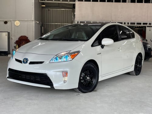 Toyota Prius 2012 option 3 Solar ទេីបតែចូលស្តុកថ្មី តម្លៃល្អ បង់រំលស់សិក្សា១៥នាទីដកឡាន
