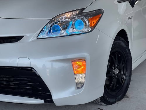 Toyota Prius 2012 option 3 Solar ទេីបតែចូលស្តុកថ្មី តម្លៃល្អ បង់រំលស់សិក្សា១៥នាទីដកឡាន