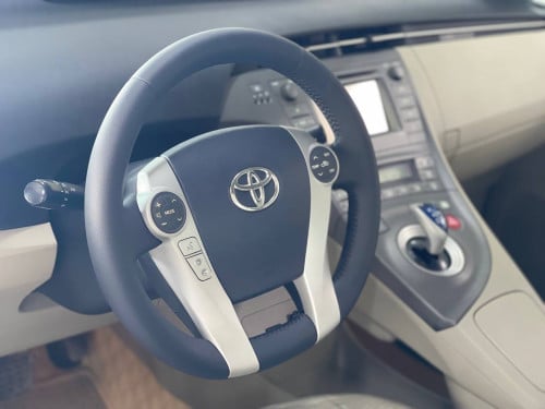 Toyota Prius 2012 option 3 Solar ទេីបតែចូលស្តុកថ្មី តម្លៃល្អ បង់រំលស់សិក្សា១៥នាទីដកឡាន