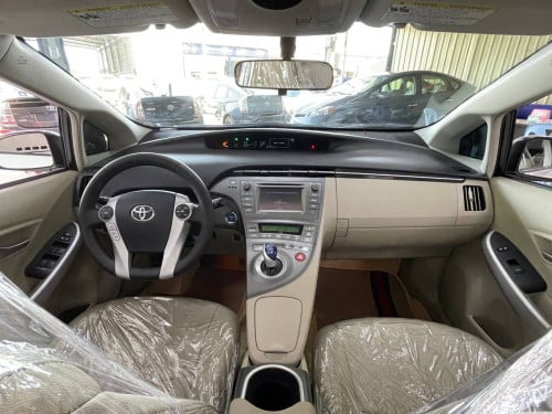 Toyota Prius 2012 option 3 Solar ទេីបតែចូលស្តុកថ្មី តម្លៃល្អ បង់រំលស់សិក្សា១៥នាទីដកឡាន
