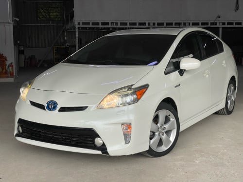 Toyota Prius 2012 option 5 ទេីបតែចូលស្តុកថ្មី តម្លៃល្អ បង់រំលស់សិក្សា១៥នាទីដកឡាន