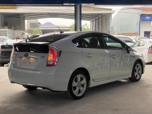 Toyota Prius 2012 option 5 ទេីបតែចូលស្តុកថ្មី តម្លៃល្អ បង់រំលស់សិក្សា១៥នាទីដកឡាន