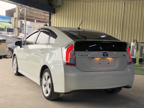 Toyota Prius 2012 option 5 ទេីបតែចូលស្តុកថ្មី តម្លៃល្អ បង់រំលស់សិក្សា១៥នាទីដកឡាន