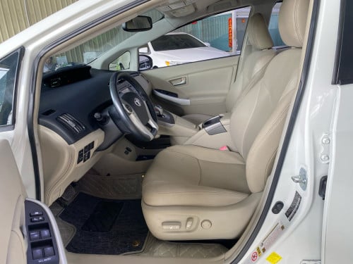 Toyota Prius 2012 option 5 ទេីបតែចូលស្តុកថ្មី តម្លៃល្អ បង់រំលស់សិក្សា១៥នាទីដកឡាន