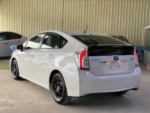 Toyota Prius 2014 option 2 up Android ទេីបតែចូលស្តុកថ្មី តម្លៃល្អ បង់រំលស់សិក្សា១៥នាទីដកឡាន