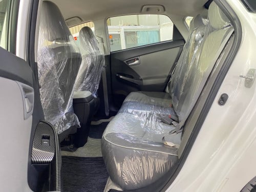 Toyota Prius 2014 option 2 up Android ទេីបតែចូលស្តុកថ្មី តម្លៃល្អ បង់រំលស់សិក្សា១៥នាទីដកឡាន
