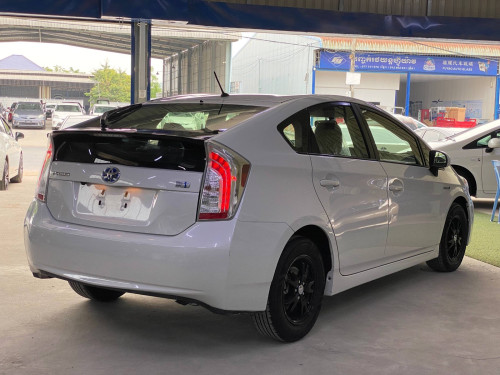 Toyota Prius 2014 option 2 up Android ទេីបតែចូលស្តុកថ្មី តម្លៃល្អ បង់រំលស់សិក្សា១៥នាទីដកឡាន