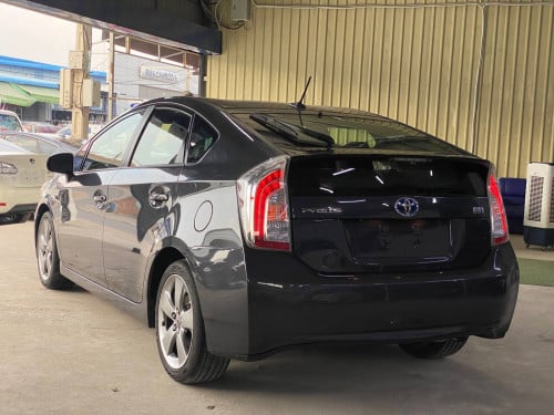 Toyota Prius 2014 option 5 ទេីបតែចូលស្តុកថ្មី តម្លៃល្អ បង់រំលស់សិក្សា១៥នាទីដកឡាន