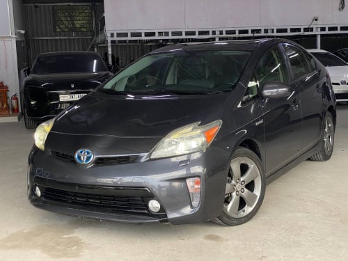Toyota Prius 2014 option 5 ទេីបតែចូលស្តុកថ្មី តម្លៃល្អ បង់រំលស់សិក្សា១៥នាទីដកឡាន