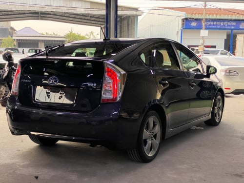 Toyota Prius 2014 option 5 ទេីបតែចូលស្តុកថ្មី តម្លៃល្អ បង់រំលស់សិក្សា១៥នាទីដកឡាន