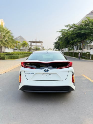 Toyota Prius Prime Full Advanced Technology 2017 ឡាន​ស្អាត​ ថ្នាំ​សុីន​100%