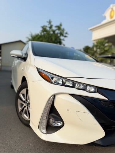 Toyota Prius Prime Full Advanced Technology 2017 ឡាន​ស្អាត​ ថ្នាំ​សុីន​100%