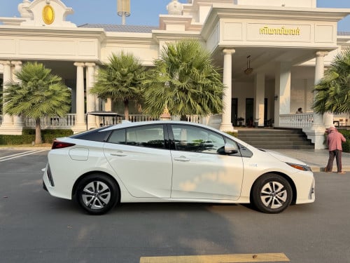 Toyota Prius Prime Full Advanced Technology 2017 ឡាន​ស្អាត​ ថ្នាំ​សុីន​100%