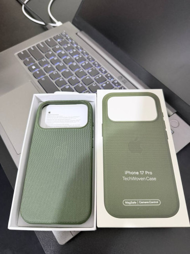Used - Original iPhone 17 Pro TechWoven Case with MagSafe – Green