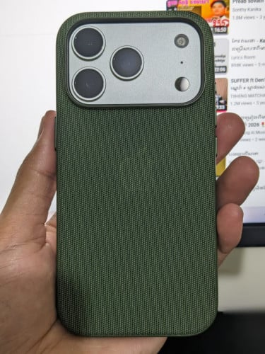 Used - Original iPhone 17 Pro TechWoven Case with MagSafe – Green