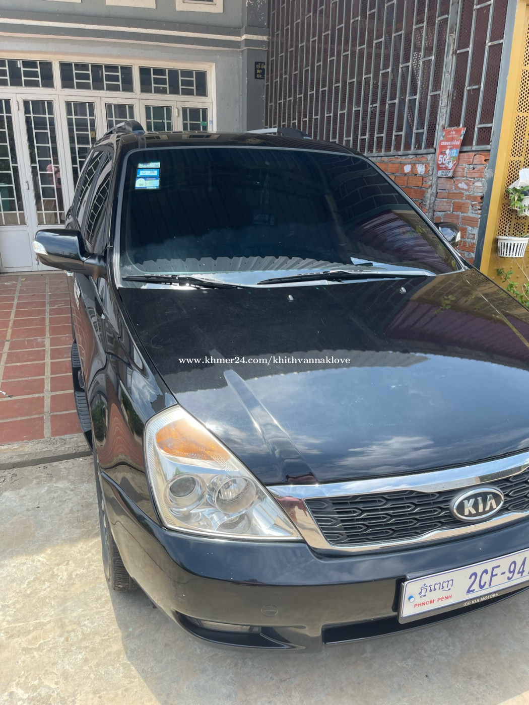 ចង់លក់រថយន្តម៉ាក់ Kia carnival ពណ័ខ្មៅស្អាត់មិនទាស់សុីម៉ាស៊ូតតិចឯកសារគ្រប់គ្រាន់ផ្លាក់លេខខ្ពស់