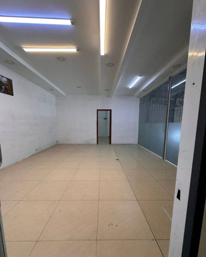 ឃ្លាំងជួលក្បែរផ្សារដើមគរ!