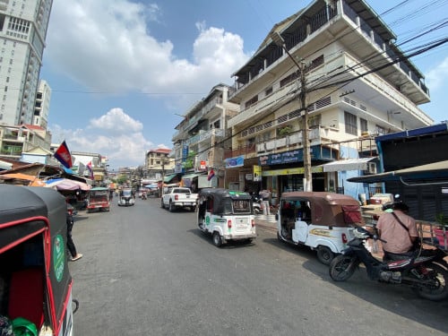 ឃ្លាំងលក់ស្ថិតនៅផ្សារទួលទំពូង