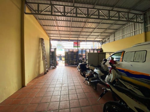 ឃ្លាំងលក់ស្ថិតនៅផ្សារទួលទំពូង