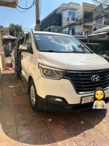 ឡានគ្រួសារមិនដែលជួល 017889985