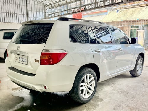 ឡានលក់ឆ្នាំ09 ម៉ាស៊ីន4 ប៉ុង1 កៅអី3ជួល កៅអីចុច ព៉ោង9 ម៉ាស៊ីនត្រជាក់មុខក្រោយ ពណ៌ស
