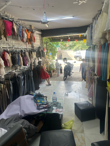 សេងសំបកតូបជាប់ផ្លូវធំថ្លៃផ្ទះ1ខែ150$មានឡៅតឿអាចរស់នៅបាន