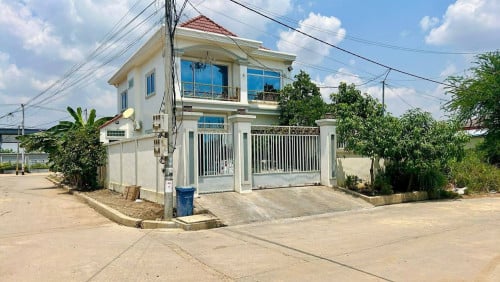 វីឡាលក់បន្ទាន់, ផ្ទះកាច់កែងស្អាត ទំហំដី 10m x21.5m, ទំហំផ្ទះ 8m x13m