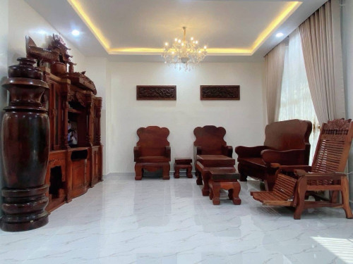 វីឡាលក់បន្ទាន់, ផ្ទះកាច់កែងស្អាត ទំហំដី 10m x21.5m, ទំហំផ្ទះ 8m x13m