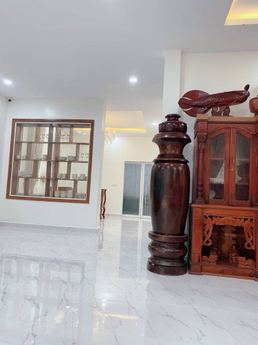 វីឡាលក់បន្ទាន់, ផ្ទះកាច់កែងស្អាត ទំហំដី 10m x21.5m, ទំហំផ្ទះ 8m x13m