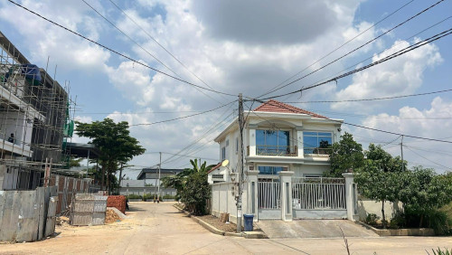 វីឡាលក់បន្ទាន់, ផ្ទះកាច់កែងស្អាត ទំហំដី 10m x21.5m, ទំហំផ្ទះ 8m x13m