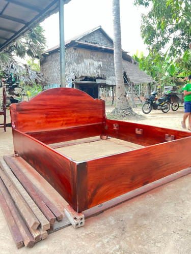 គ្រែ បេង ខ្នាត180x200