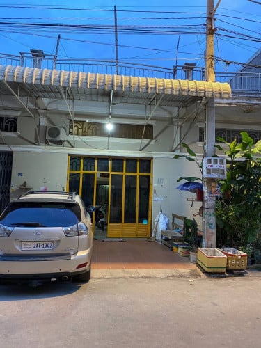 ផ្ទះល្វែងមាន3បន្ទប់គេងសម្រាប់ជួល
