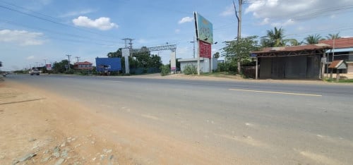 ដីលក់ជាប់ផ្លូវ51