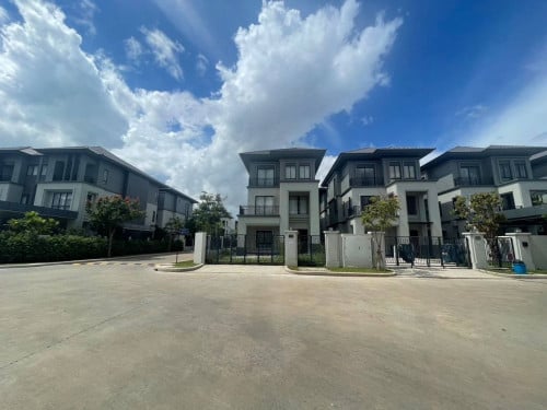 #វីឡាជួល Corner Queen B II Villa for Sale at Borey Chip Mong Grand Phnom Penh City.  (