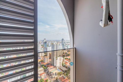 #FORSALE Premium 1-Bedroom Condo 🌇 -📍Time Square 5, BKK1, Phnom Penh