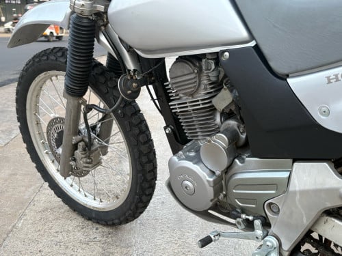 ម៉ូតូHonda SL01ម៉ូតូស្អាតសានំស៊ីនម្ចាដេីម​ទឹកថ្នាំស្អាតមួយជុំមានកាធានាត្រឹមត្រូវ​បង់រំលោះ​វៃដូទិញដាច