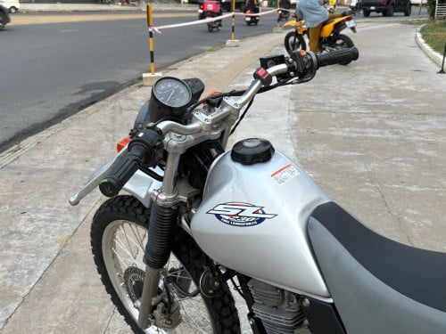 ម៉ូតូHonda SL01ម៉ូតូស្អាតសានំស៊ីនម្ចាដេីមទឹកថ្នាំស្អាតមួយជុំមានកាធានាត្រឹមត្រូវបង់រំលោះវៃដូទិញដាច