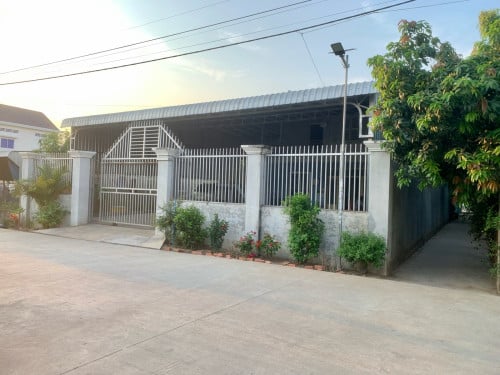 ផ្ទះដីឡូដ៌កែងលក់បន្ទាន់ / House for sale urgent