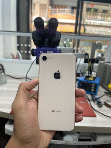 លក់IPhone 8 អត់ដេីរHome ខូចកាមេរ៉ាមុខ 18$