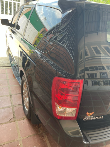 ចង់លក់រថយន្តម៉ាក់ Kia carnival ពណ័ខ្មៅស្អាត់មិនទាស់សុីម៉ាស៊ូតតិចឯកសារគ្រប់គ្រាន់ផ្លាក់លេខខ្ពស់