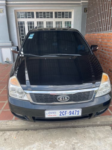 ចង់លក់រថយន្តម៉ាក់ Kia carnival ពណ័ខ្មៅស្អាត់មិនទាស់សុីម៉ាស៊ូតតិចឯកសារគ្រប់គ្រាន់ផ្លាក់លេខខ្ពស់