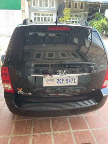 ចង់លក់រថយន្តម៉ាក់ Kia carnival ពណ័ខ្មៅស្អាត់មិនទាស់សុីម៉ាស៊ូតតិចឯកសារគ្រប់គ្រាន់ផ្លាក់លេខខ្ពស់