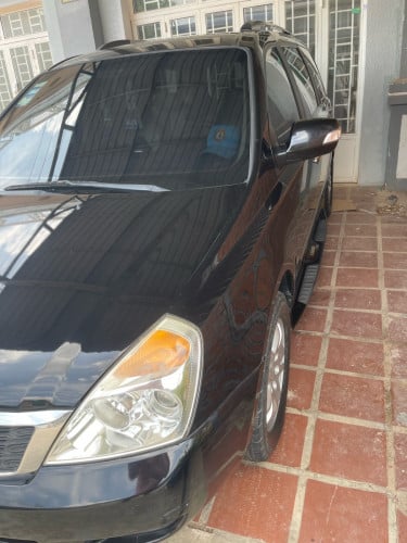 ចង់លក់រថយន្តម៉ាក់ Kia carnival ពណ័ខ្មៅស្អាត់មិនទាស់សុីម៉ាស៊ូតតិចឯកសារគ្រប់គ្រាន់ផ្លាក់លេខខ្ពស់