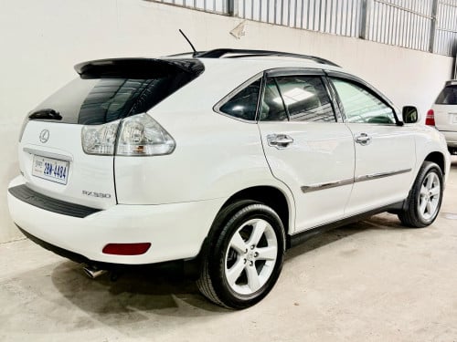 ឡានលក់ LEXUS RX330 ឆ្នាំ06 full option ពេញ ប៉ុង1 ក្នុងលឿង ពណ៌ស