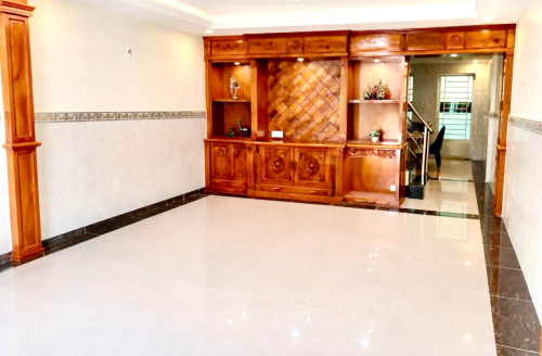 ✅ផ្ទះល្វែងកែង សម្រាប់ជួល នៅម្តុំផ្សារកាណាសុីធីវេង ស្រេង (Code: R-00151)